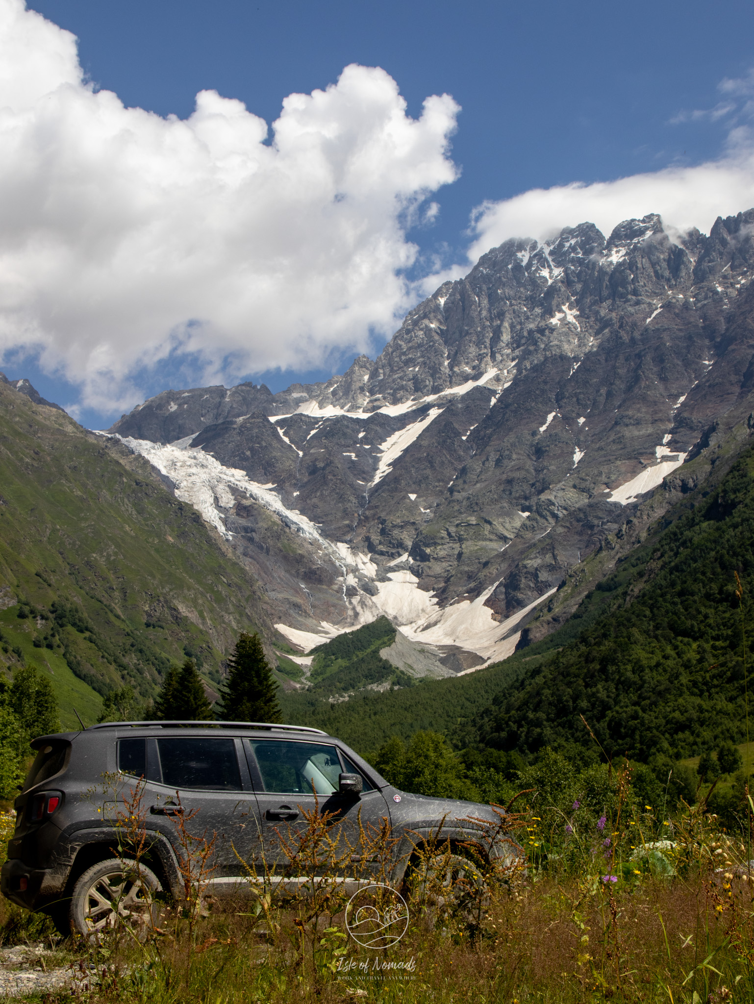The road down the pass is not too challening - if the weather is stable