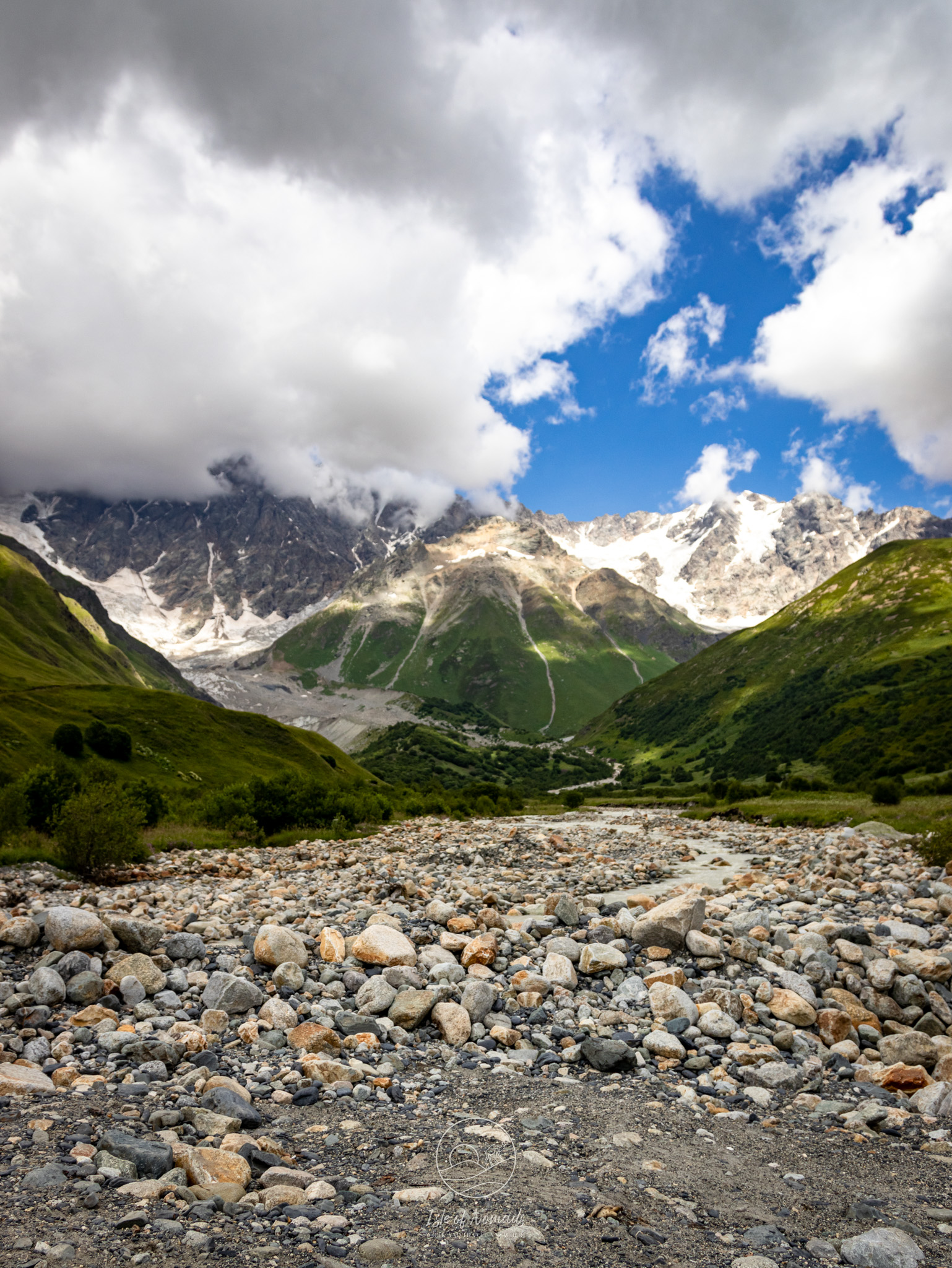 A few hundred meters before the foot of the Shkhara glacier