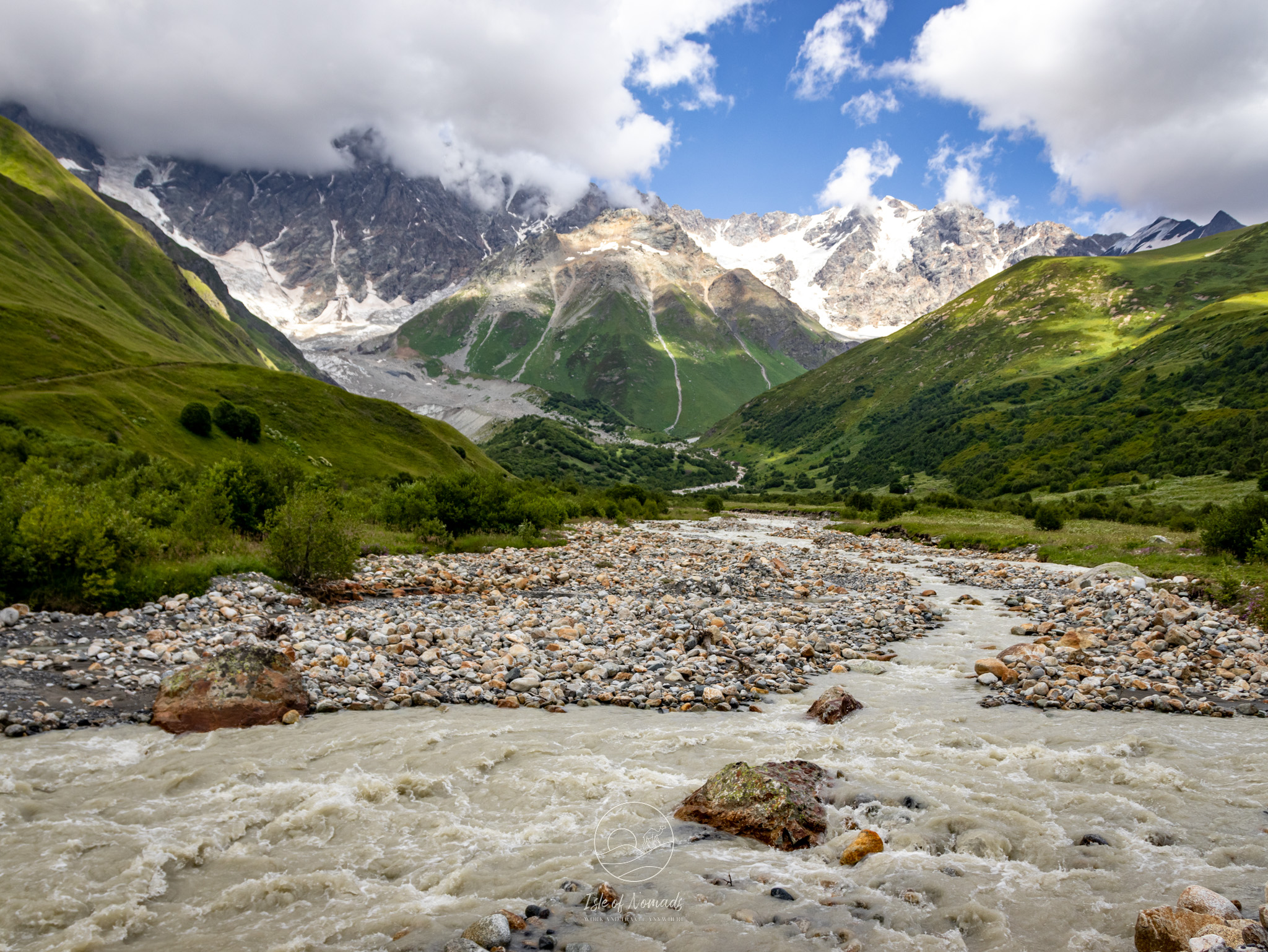Hiking along the Enguri river to the Glacier