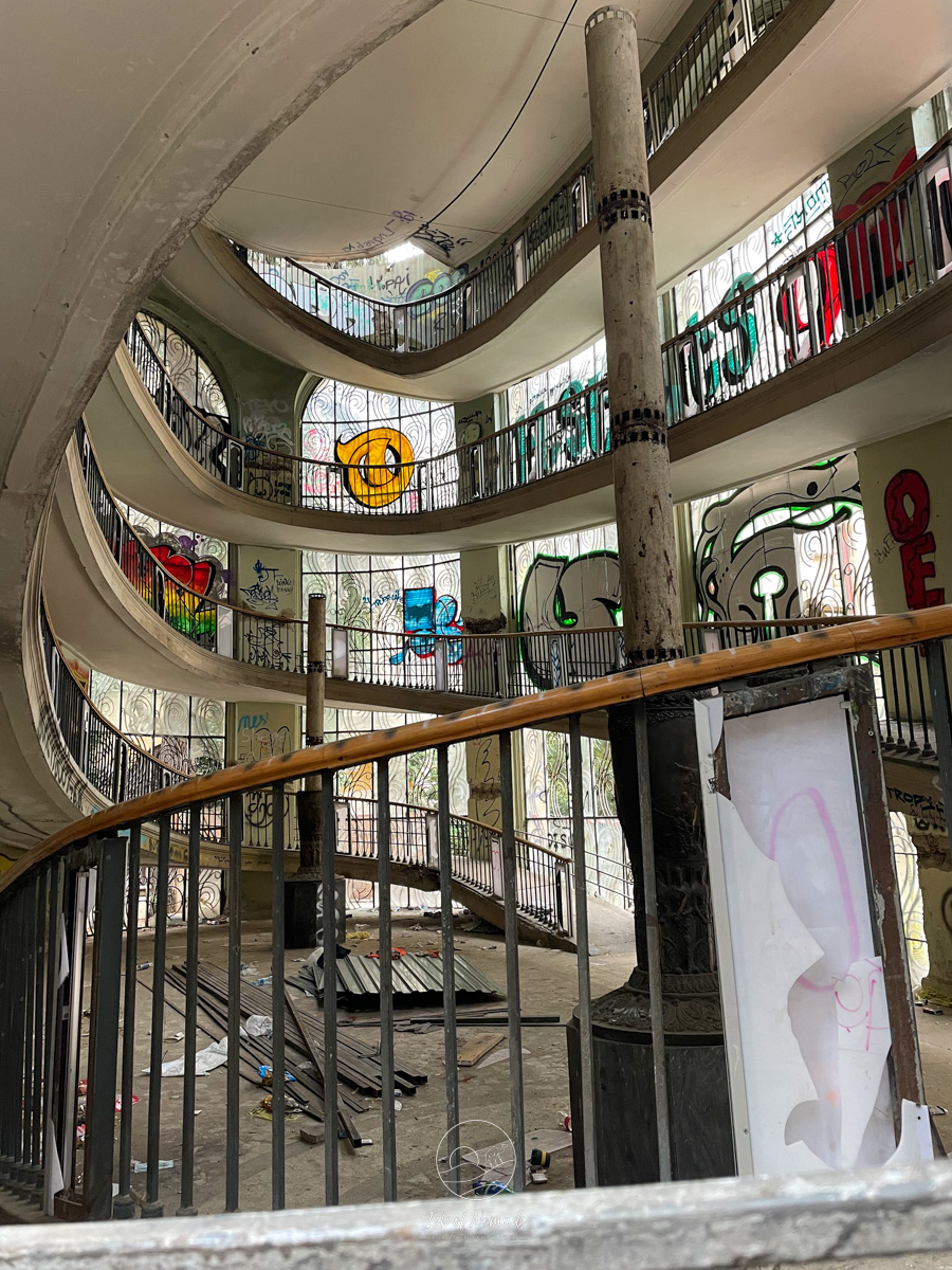 The old Cable Car station attracted many street artists