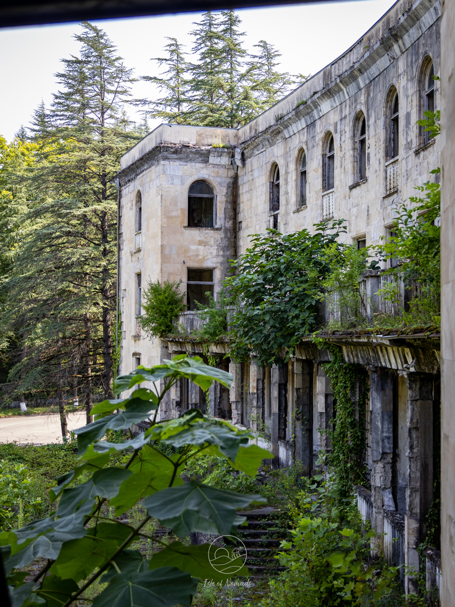 Savane looks stunning, but should be explored with great care ...