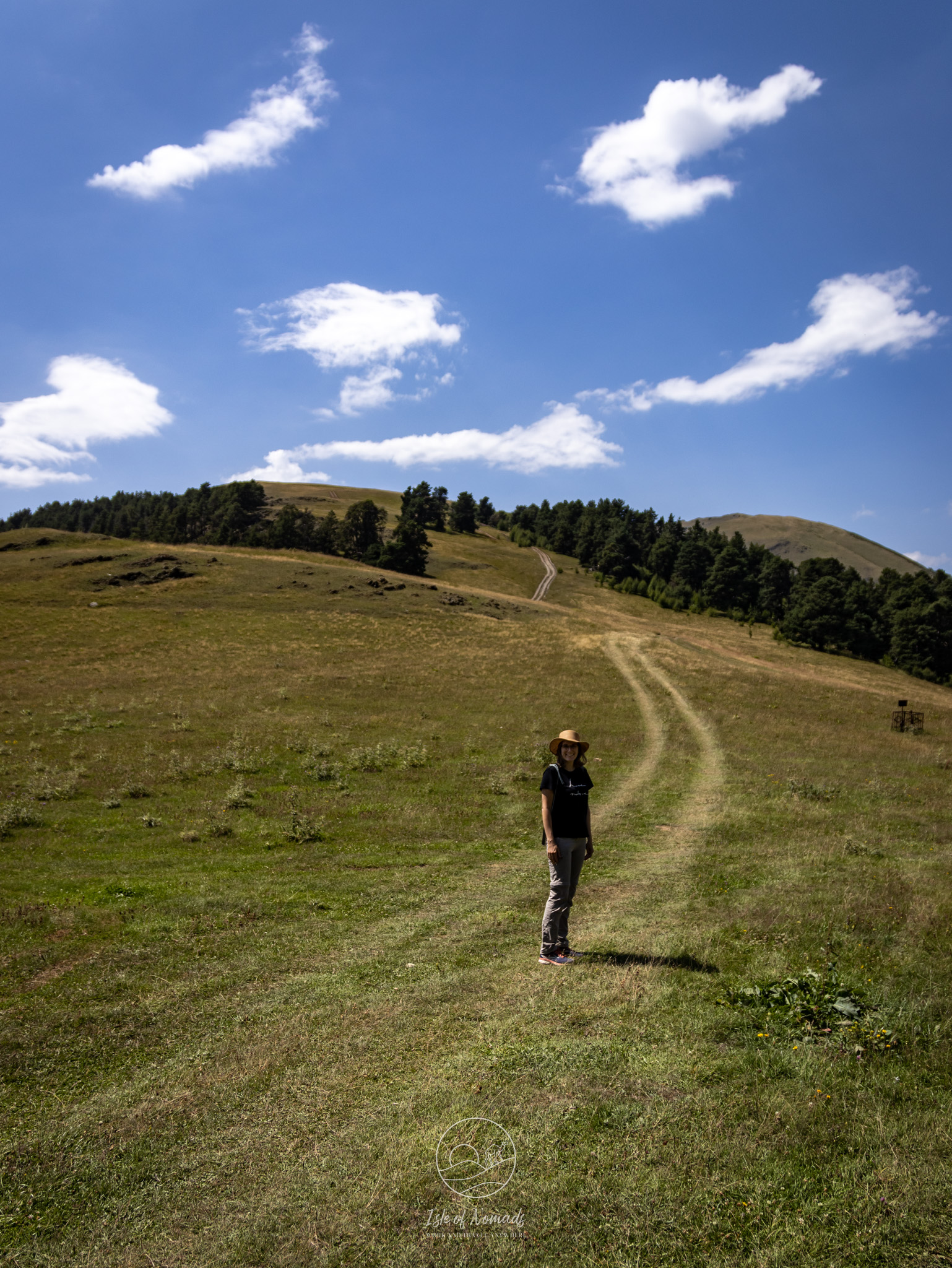 Climbing up the ridge between Omalo and Dartlo...
