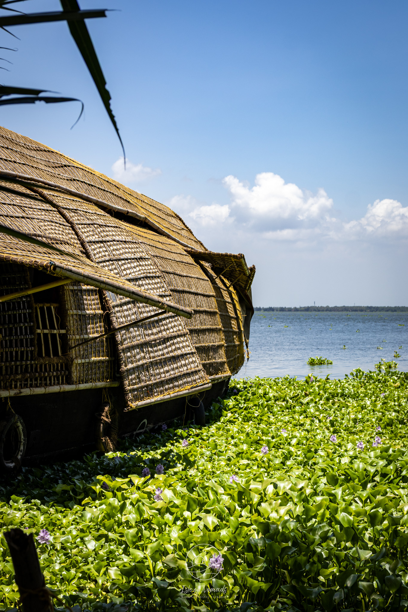The traditional reef houseboats