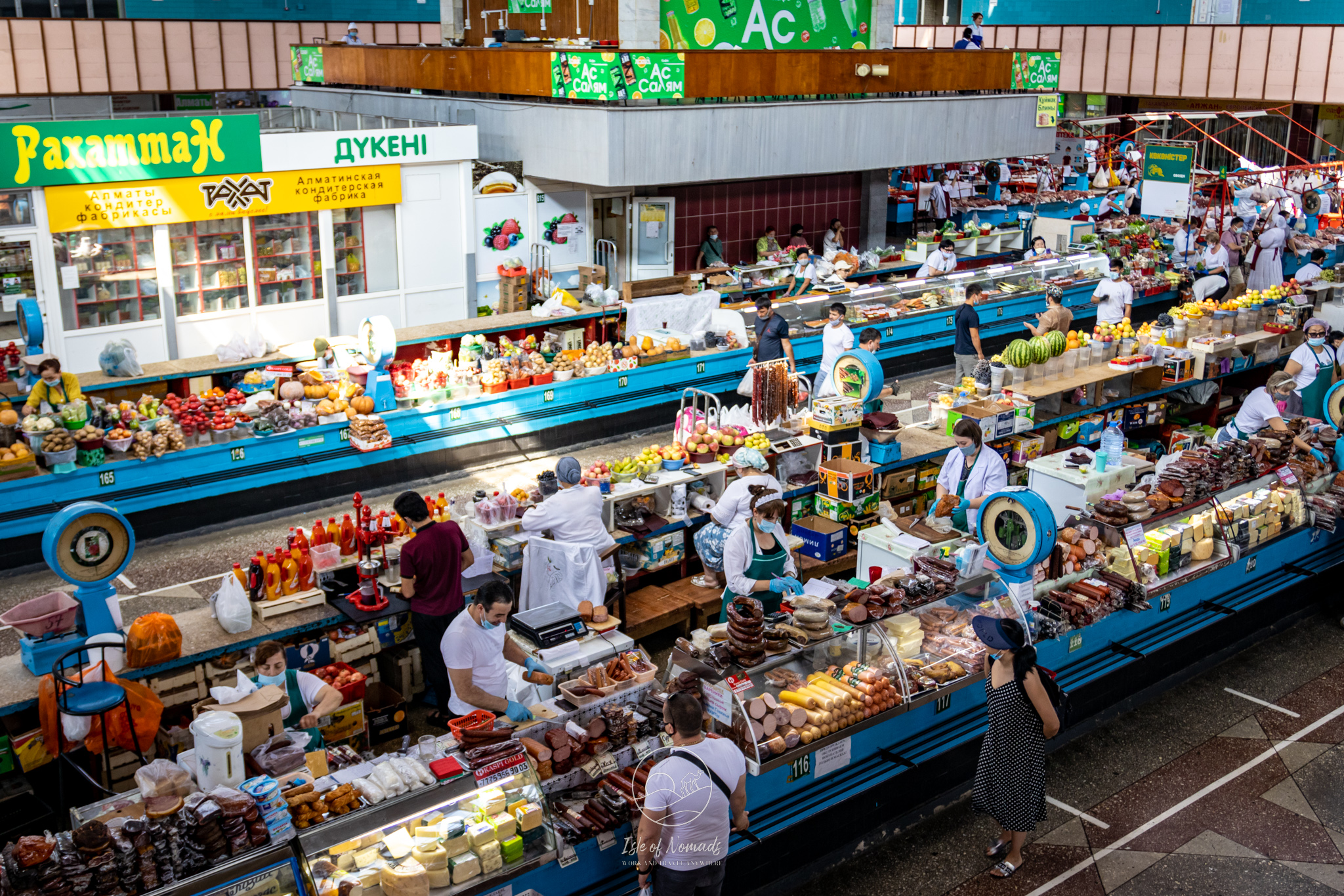 Zelenyy Bazaar is a buzzing marketplace where you can buy literarly everything.