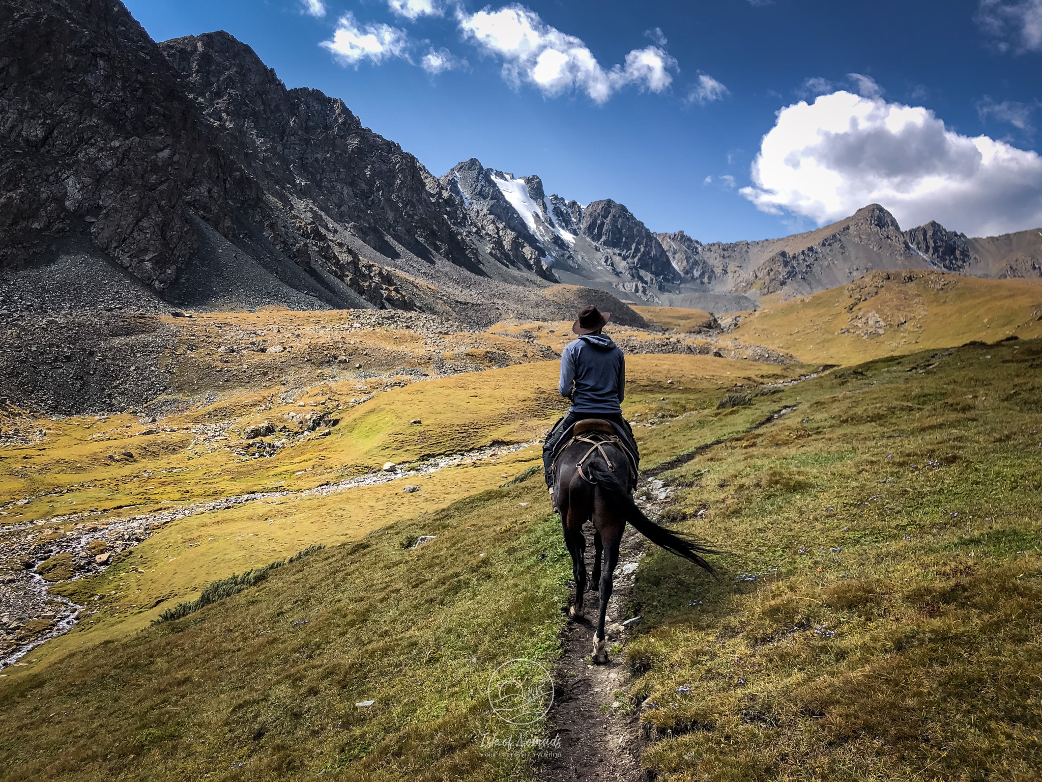 Horse riding in the Altyn Arashan valley